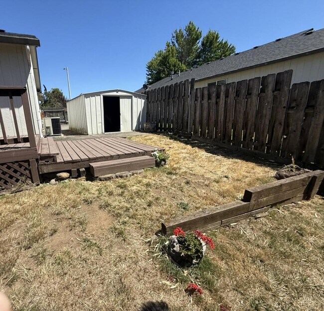 Building Photo - 214 NE 170th Ave