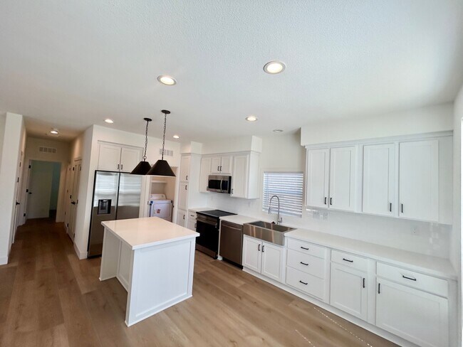 Building Photo - 721 Wellesley Ct