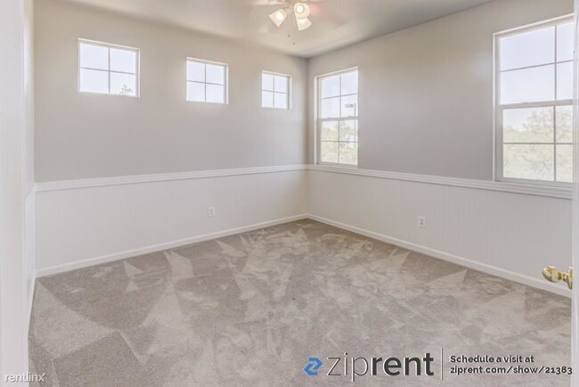 Building Photo - 3 br, 3 bath House - 825 Bussing Ct, Folso...