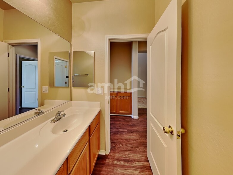 Building Photo - 683 S 221st Dr