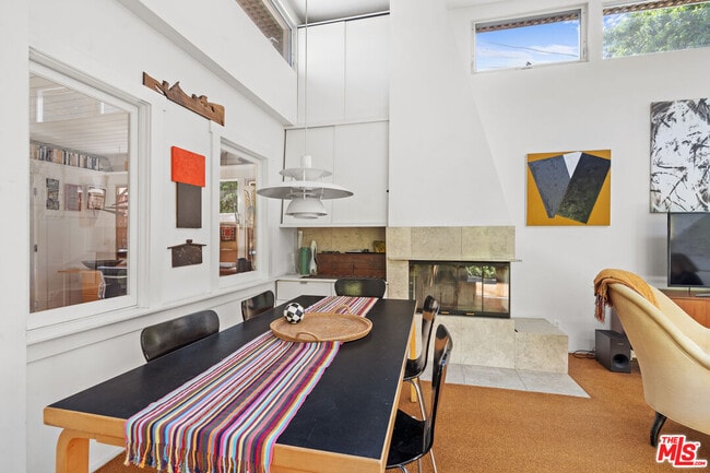 Building Photo - 648 Palms Blvd