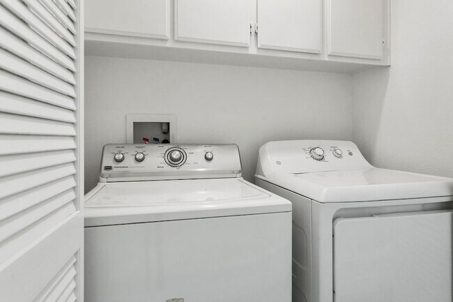 Building Photo - 30902 Club House Dr