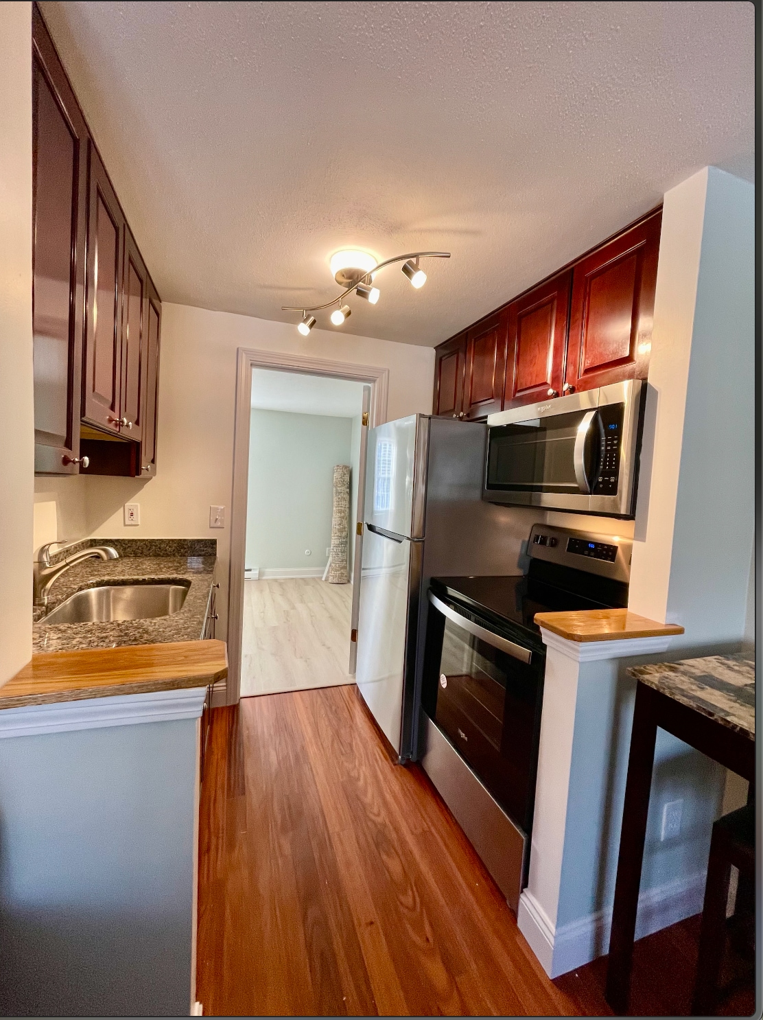 Building Photo - 125 Cricketbrook