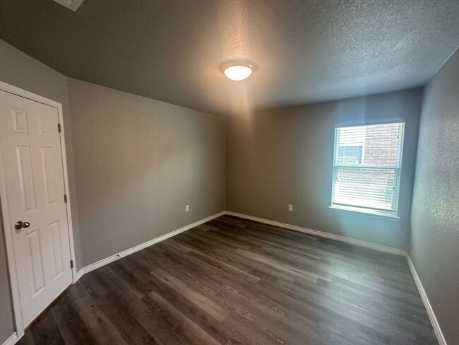 Building Photo - 3Bed/2Bath