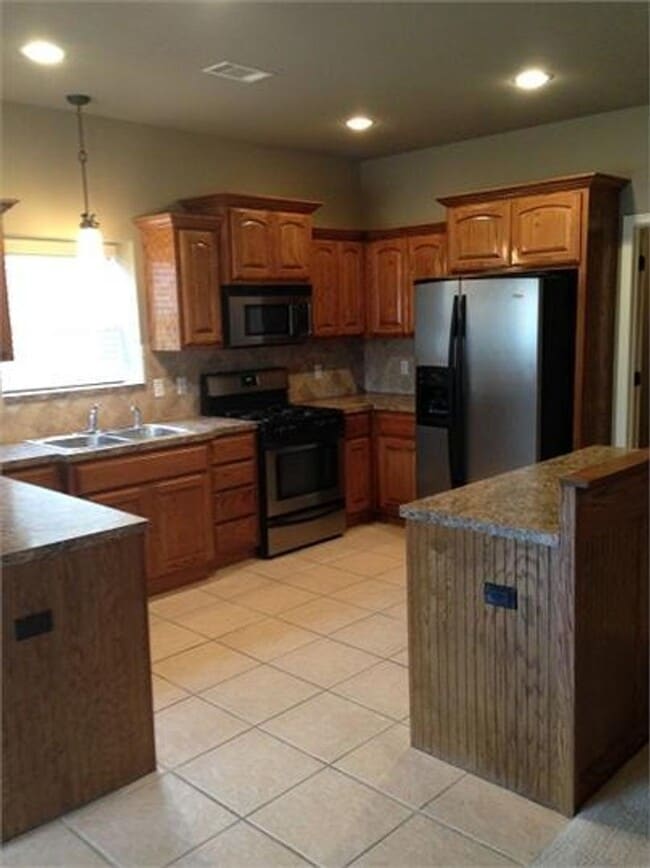 Building Photo - 3 Bed, 2 Bath Home - Great Tulsa Location ...