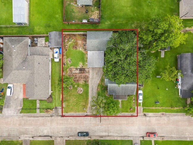 Building Photo - 1313 Elm St