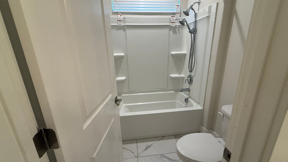 second bathroom - 829 Bamboo Dr