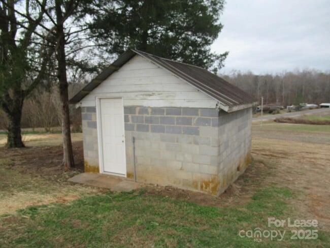 Building Photo - 7510 Palm Tree Church Rd