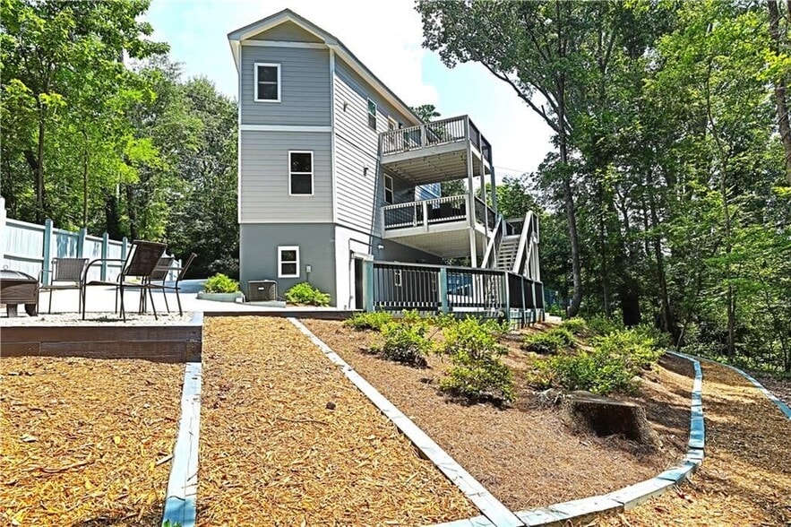 Building Photo - 2125 Clay Rd SW