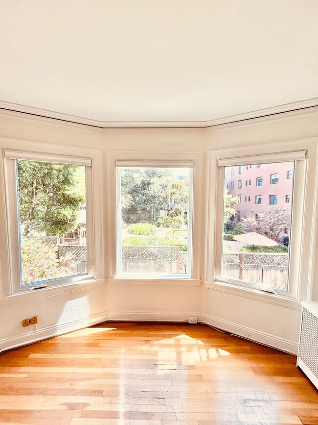 Building Photo - Beautiful 1 Bedroom located in one of San ...