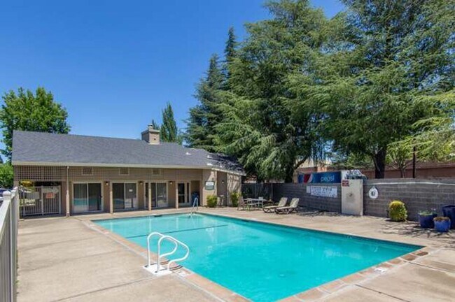 Building Photo - COMING SOON...TRINITY RIVER CONDO - 2 BR/2BA