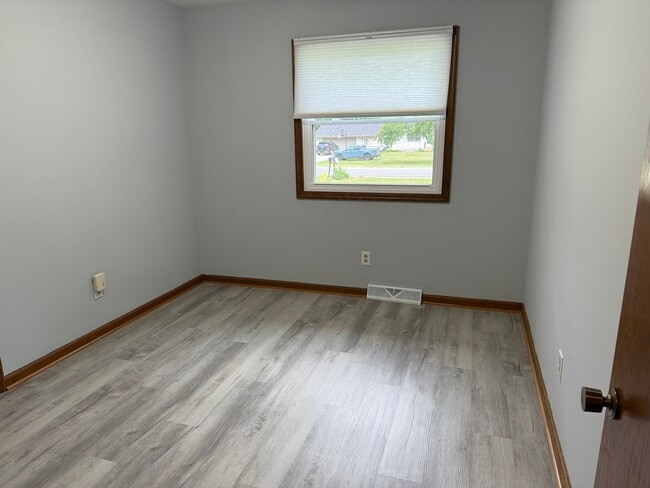 Building Photo - 13322 Vergennes St SE