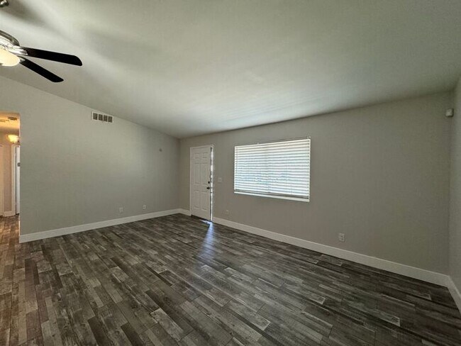 Building Photo - Apply Here: https://realty480pm.appfolio.c...