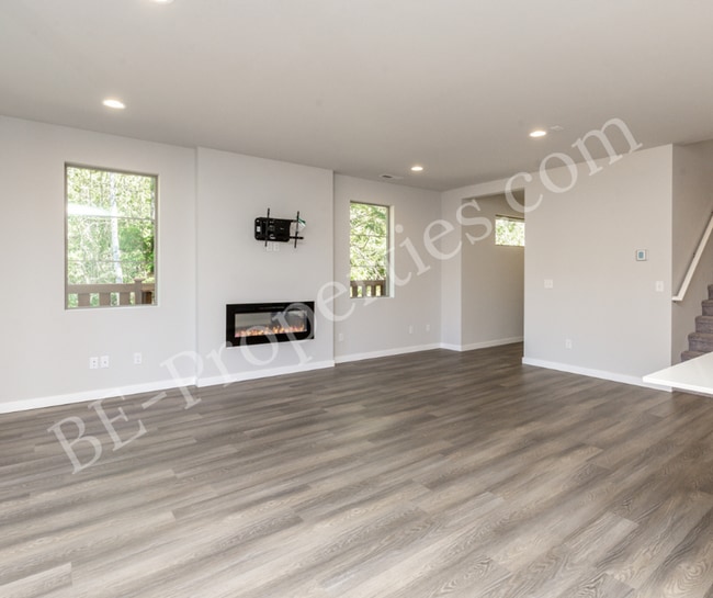 Building Photo - Lovely 4 bedroom 2.5 bathroom Tehaleh Home
