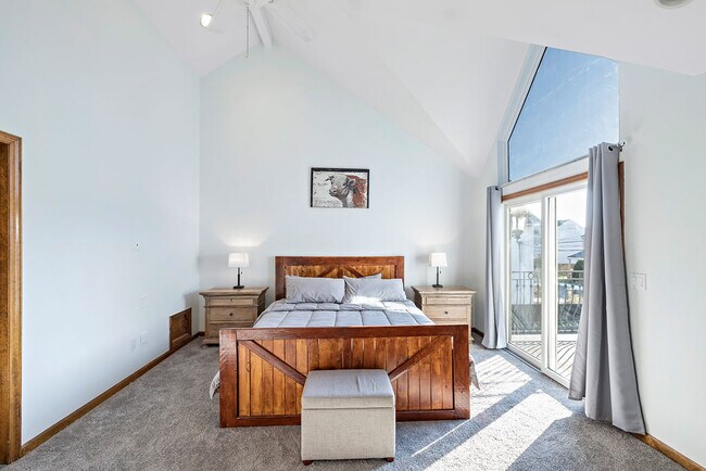 Primary Bedroom Suite - 14 Plymouth Ave