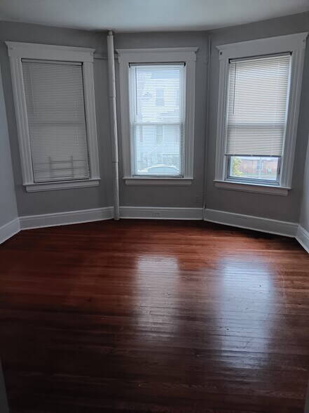 Building Photo - 51 Lincoln Pl