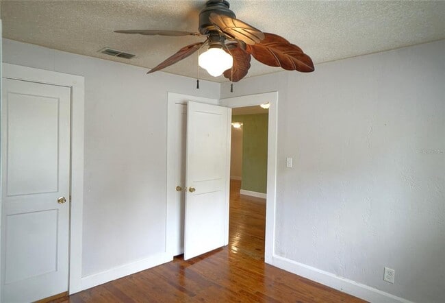 Building Photo - 810 W Woodlawn Ave