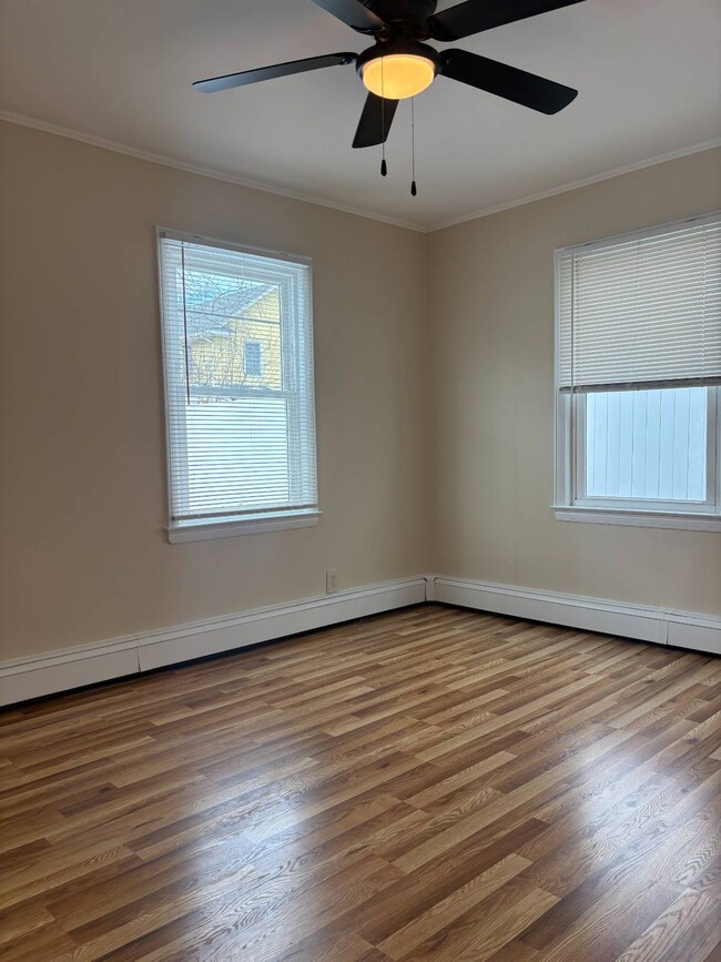 Building Photo - 627 W Park Ave