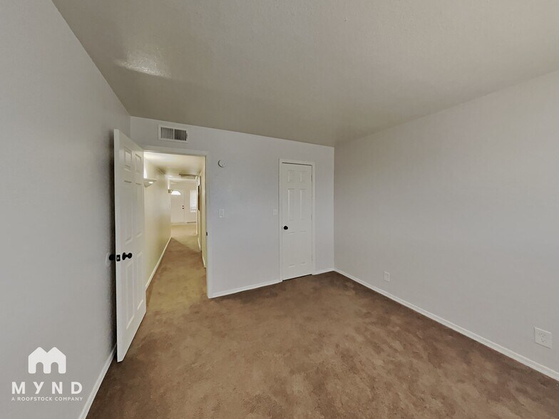 Building Photo - 14203 N 19th Ave