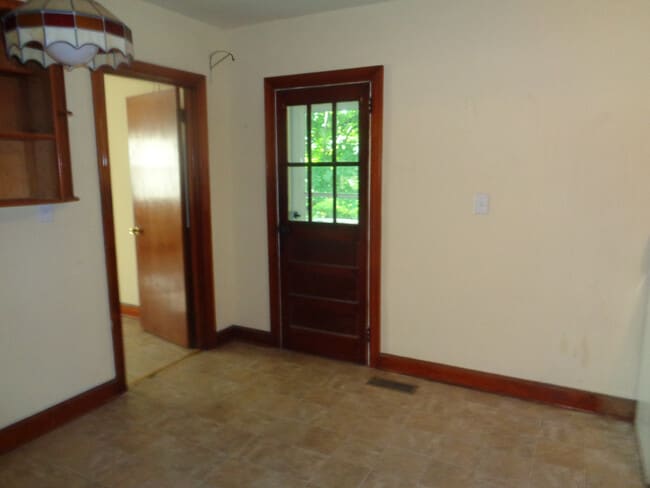 Building Photo - 180 Owl Creek Rd
