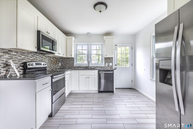 Building Photo - 118 Bryden Terrace