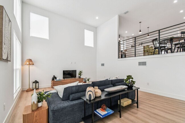 Building Photo - A charming coastal townhouse, just minutes from downtown St. Pete!