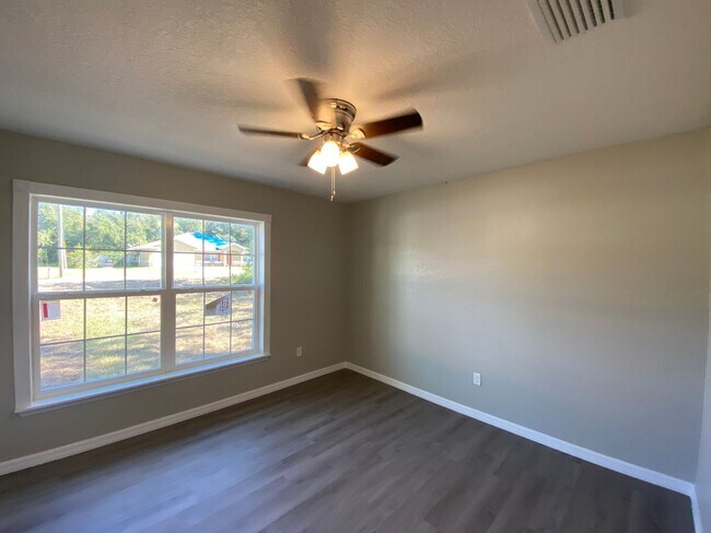 Building Photo - 10 Hemlock Cir Ct