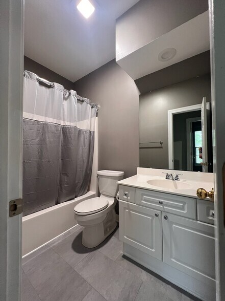 Building Photo - 101 Golf View Ln