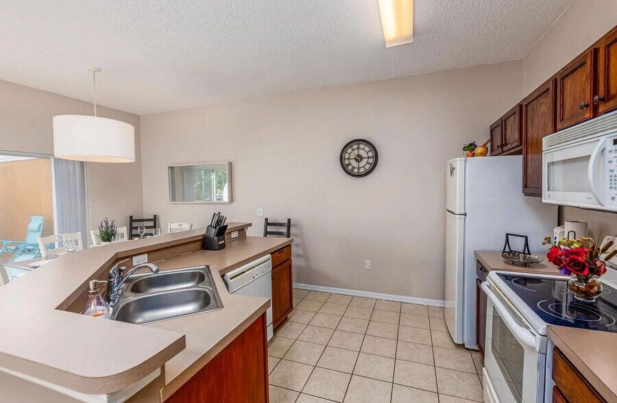 Building Photo - 101 Pompano Beach Dr