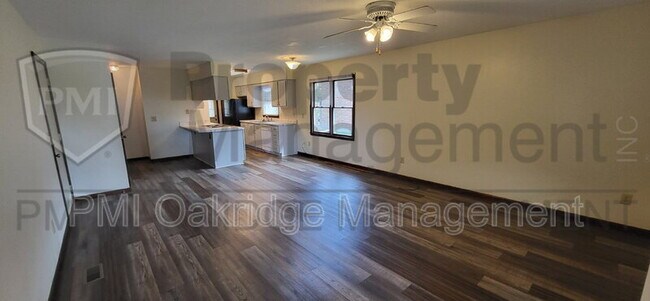 Building Photo - 265 Woodlawn Dr