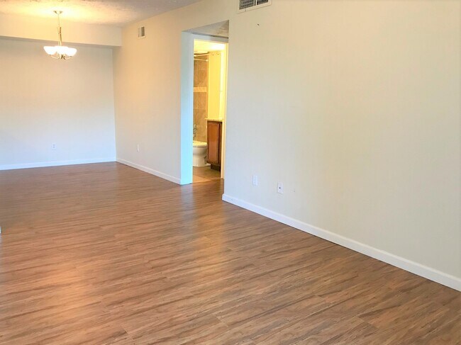 Building Photo - 10555 Turtlewood Ct