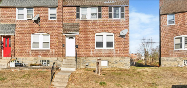 Corner row home apartment on 2nd floor - 339 E Essex Ave