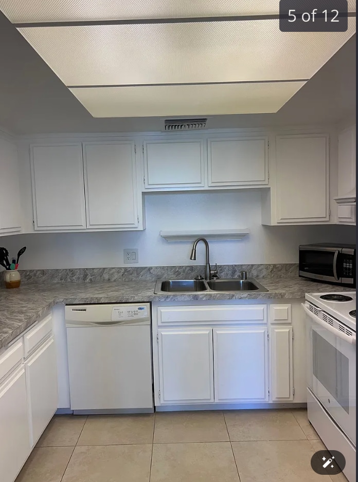 Building Photo - 2017 Normandy Ct