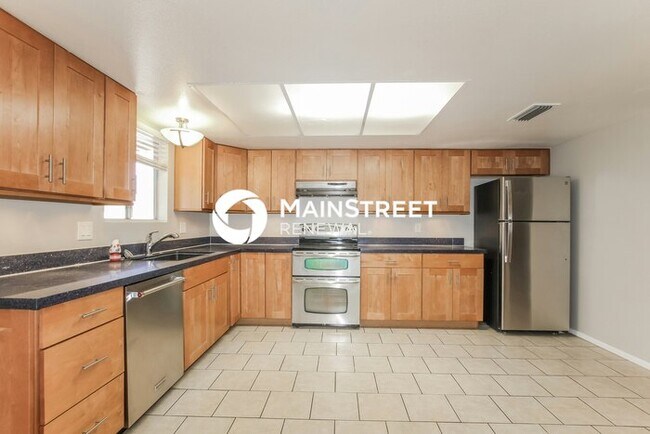 Building Photo - 3 Bedroom Pet-Friendly Home in Phoenix, AZ with Main Street Renewal