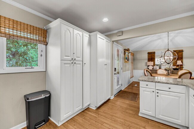 Building Photo - Branson - Breeze