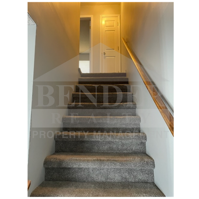 Building Photo - MOUSE CREEK RD 5725/5727