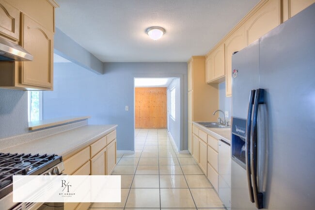 Building Photo - Spacious 4-Bedroom Home on Nearly 1 Acre –...