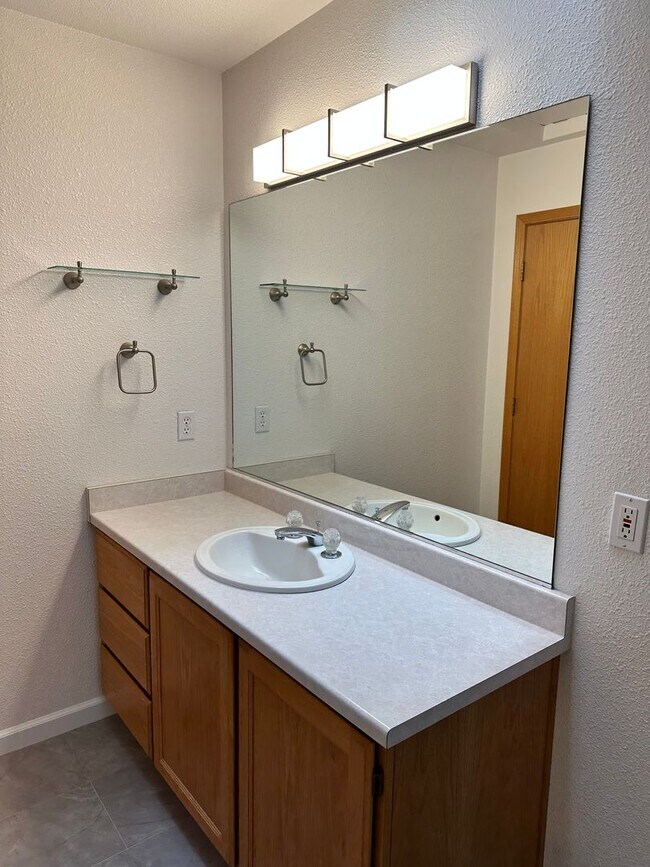 Building Photo - 1 Bedroom, 1 Bath Duplex – Sunny McKinleyville