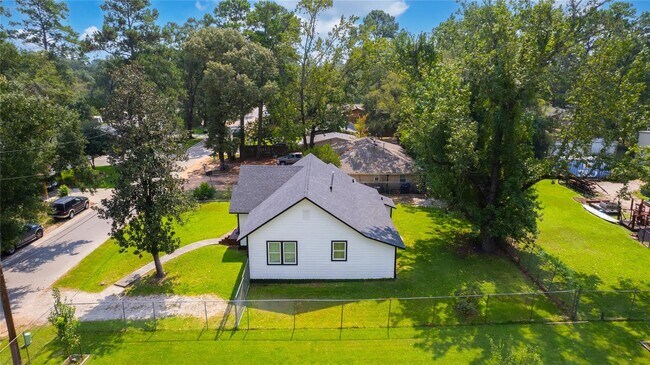 Building Photo - 1010 Long St