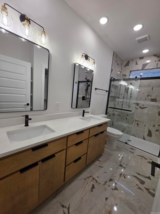 Building Photo - 1814 E 4th St