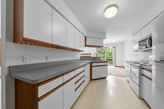 Building Photo - 2445 Mulberry Ct