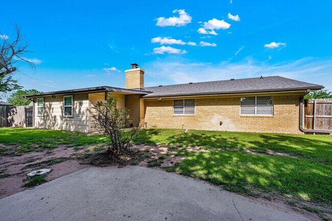 Building Photo - Remodeled