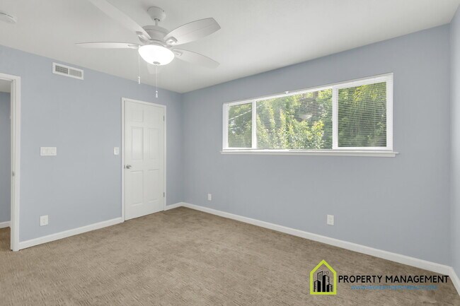 Building Photo - Charming 3-Bed Oasis with 2 Full Baths in Sacramento's Serene Pocket Neighborhood