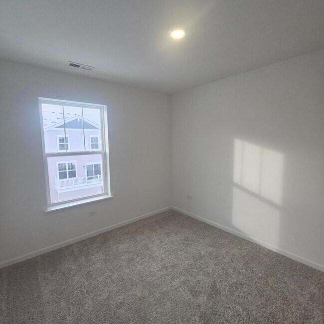 Building Photo - 233 Settlers Pl