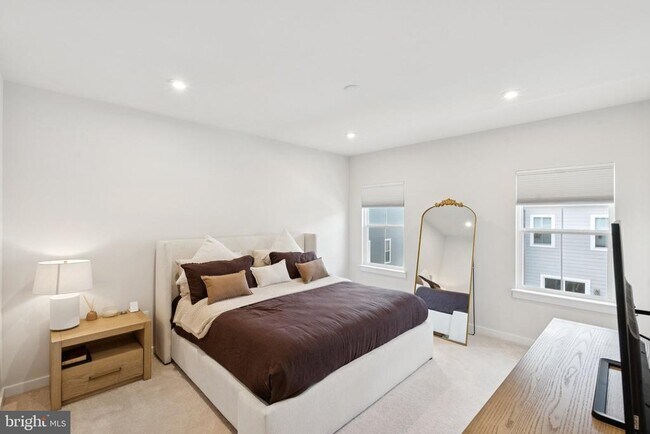 Building Photo - 1750 Blue Spruce St