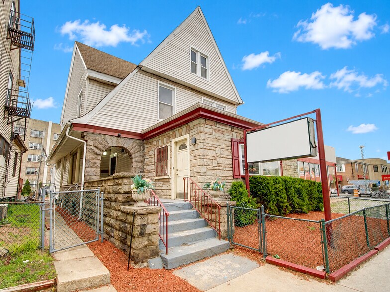 Building Photo - 444 N Broad St