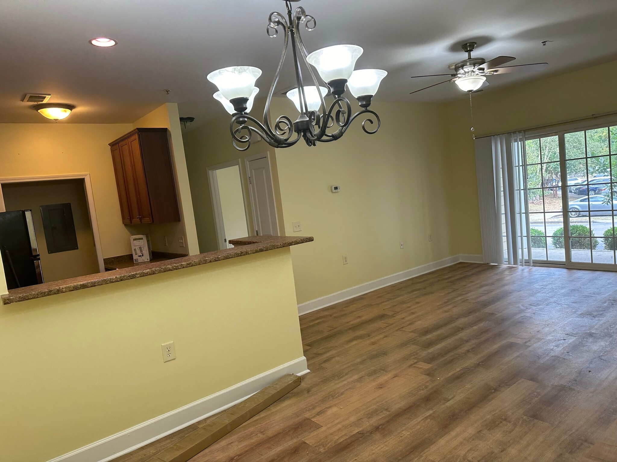 Building Photo - 4844 Bevendean Dr