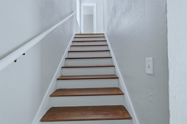 Building Photo - 1228 5th Ave N