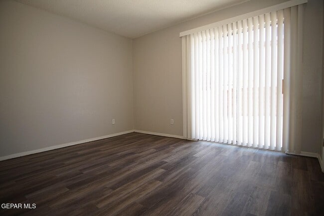 Building Photo - 11021 Sunshine Ct