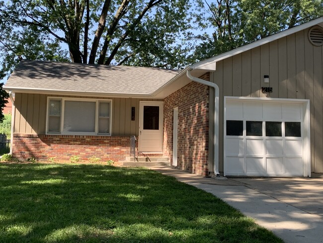 Primary Photo - 215 Wedgewood Dr